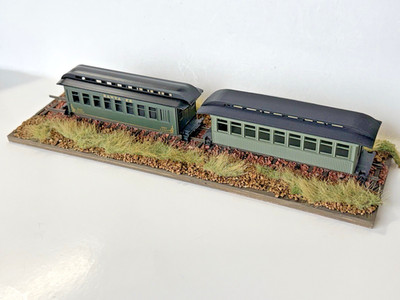 HO Scale Roundhouse Copy 34' Harriman Passenger Car(GRN Shell/Black roof @Frame)