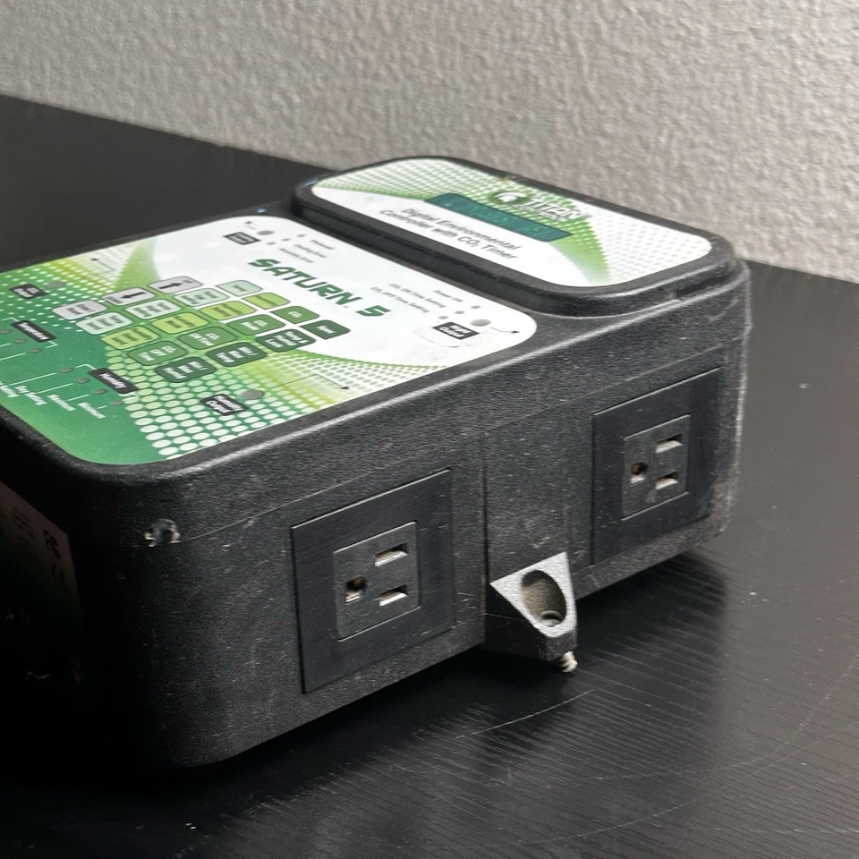 titan controls Saturn 5 Digital Environmental Controller, Classic Series - Image 4 of 4