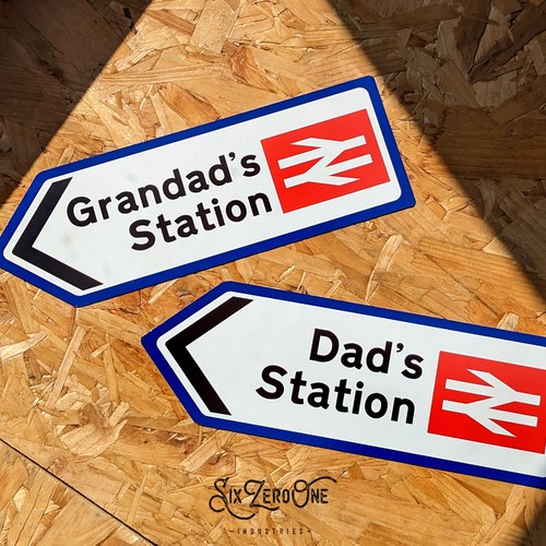 Personalised Train Arrow Metal Sign (Rail Logo) - Worn/Clean Look Left/Right - Picture 3 of 5