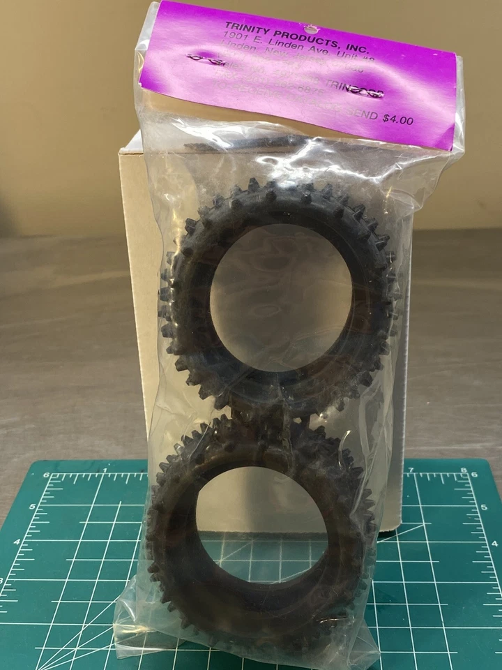 Vintage Team Trinity Traseiro 2.2" Pneus Cut Spike RC - Imagem 4 de 4