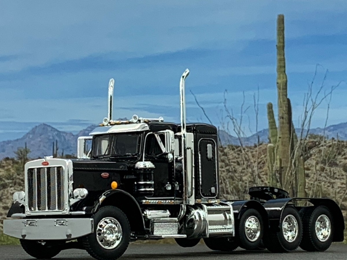トミー 1/64 DCP BLACK PETERBILT 359 TRI AXLE W/ 36