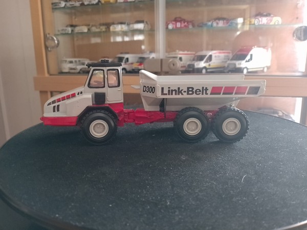 LINK BELT D 300 DUMP TRUK 1/50 ERTL 13193