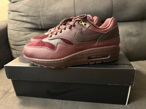 Size 7.5 - Nike Air Max 1 '87 Burgundy Crush W