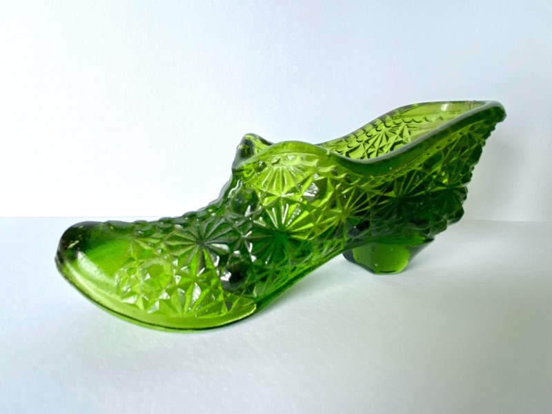 Vintage Elegant Iconic Fenton Daisy Button Design Green Glass Shoe
