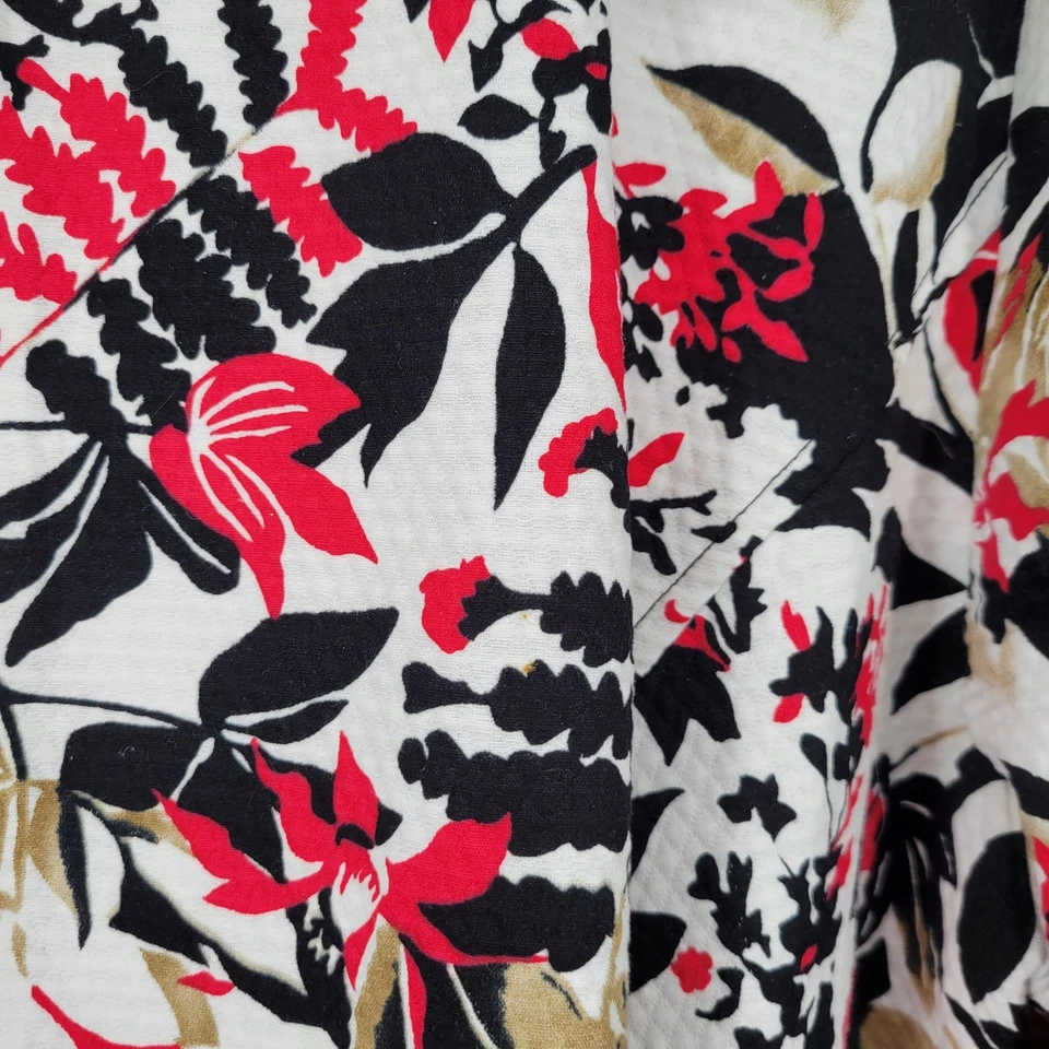 Requirements Woman Sz 1X Full Zip Lightweight Jacket Red Black Floral - Image 2 of 4