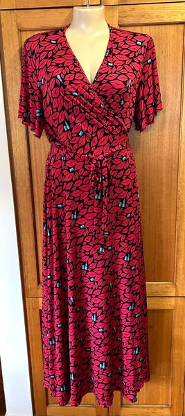 BY SAMANTHA MELBOURNE Kasey Lips Print Wrap Maxi Dress  - Size 18 - As New