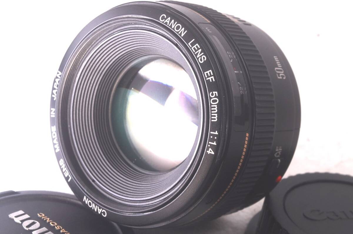 Canon EF 50mm F1.4 USM in great condition! There is a slight