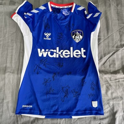 Oldham Athletic Heimtrikot signiert Kader Hummel Wakelet Sponsor Größe S OAFC