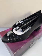 Easy Street Women  s Eloise New Black Low Pump With Rhinestones