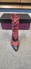 just the right shoe "snake