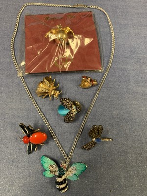 Lot Of Insect Brooches Pins Bees Dragon Fly VINTAGE MOTION BEE PIN ON CARD