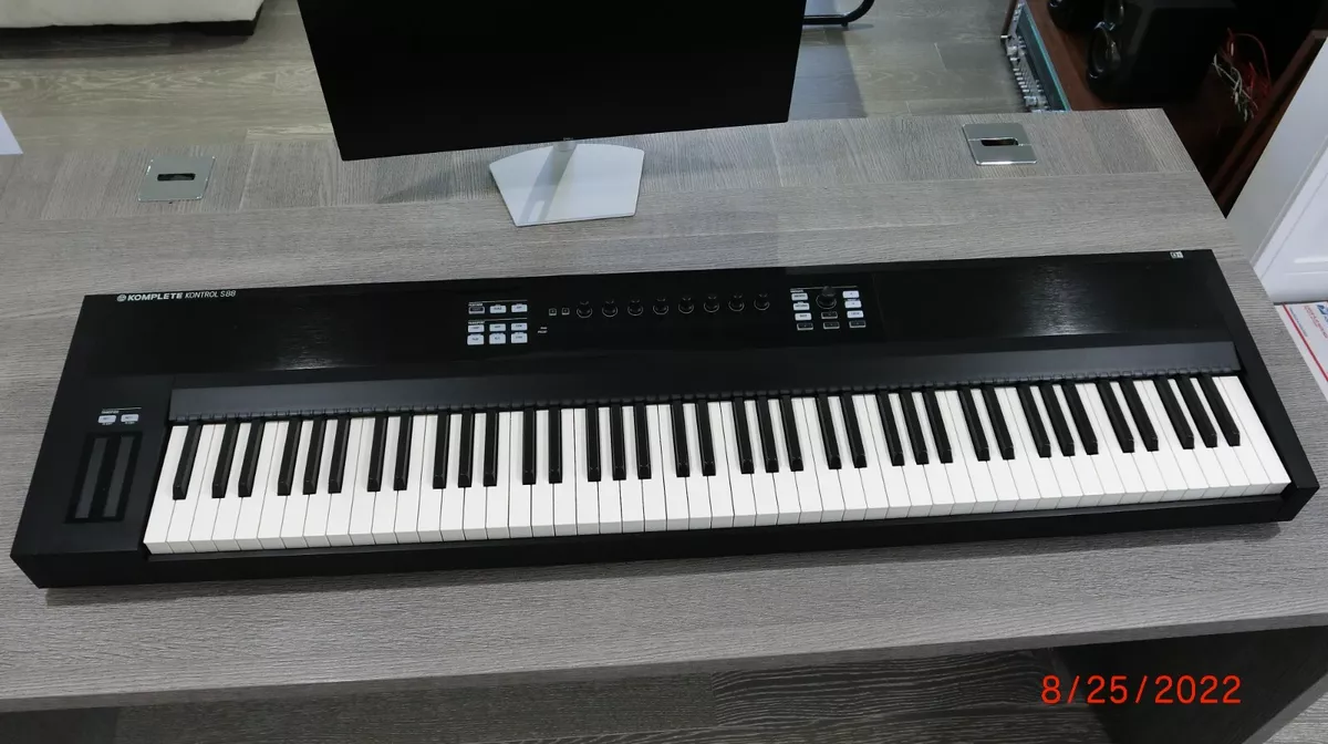 Native Instruments Komplete Kontrol S88 MK1 with Komplete 10