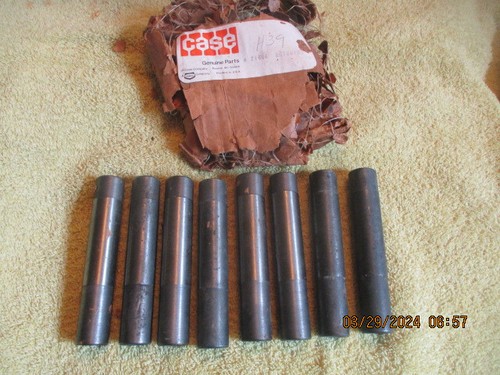 LA L Case tractor valve guides 18 32 Crossmotor 15 27 NOS