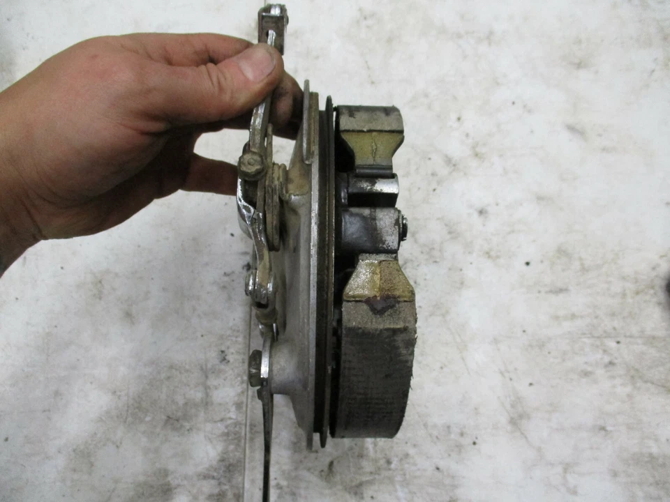 Передняя тормозная пластина с башмаками и пружинами 1972 72 Honda CL 350 K 4  - Изображение 2 из 3