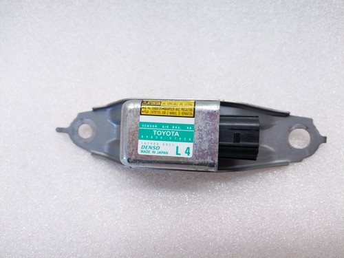 Toyota Prius 2 II Airbagsensor Crash Sensor Airbag Modul Steuergerät 89834-47020