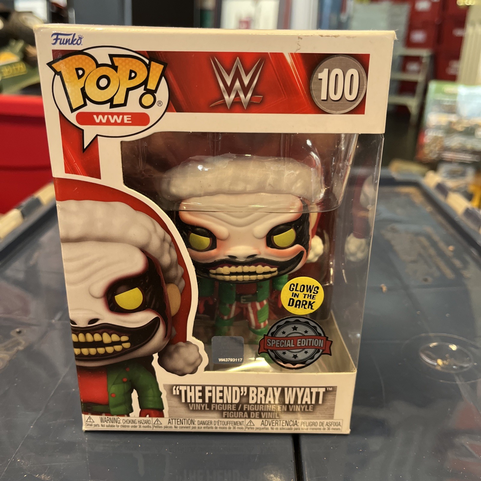 Funko Pop! WWE  100 "The Fiend" Bray Wyatt Walmart Christmas Santa ( V )