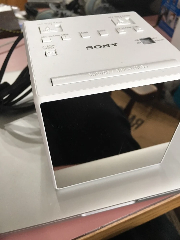 Sony ICF-C1T будильник радио с двойной сигнализации - белый - ICFC1T - Изображение 2 из 4