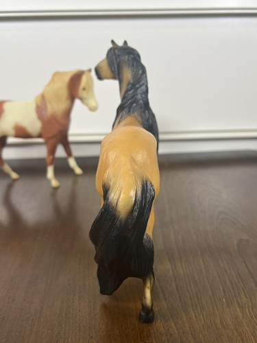 BREYER REEVES Brown & White Pinto And Spirit Kiger Mustang Mesteno Hengst - Bild 10 von 14