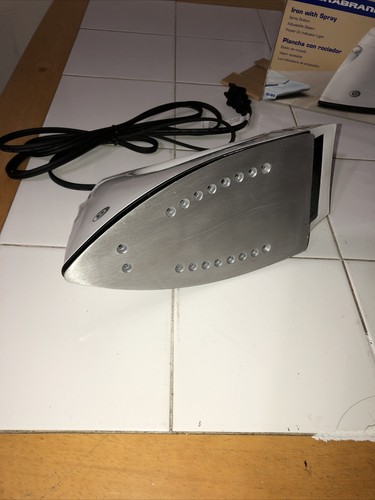DURABRAND STEAM IRON SI-80 - Picture 8 of 8