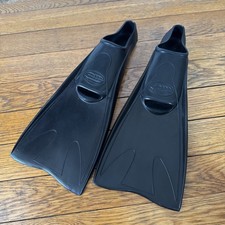 Typhoon VINTAGE DIVE FINS SIZE 8-9 flippers