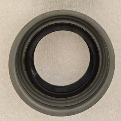 Auto Rear Axle Shaft Seal 673002094 for Maserati Ghibli (M157) 2014-2016
