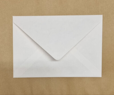 Set Di Buste Postali Gialle Piegate E Spiegate Con Un Francobollo - Foto 9