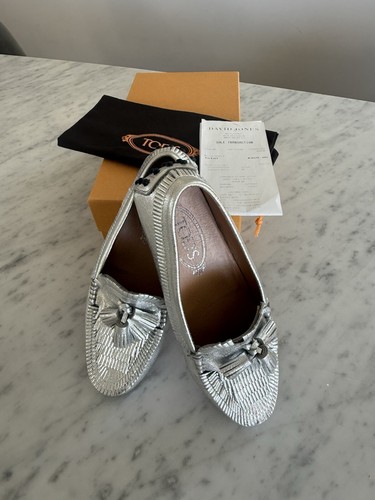 TOD’s Gommini metallic silver women’s shoes size36 - Picture 2 of 8