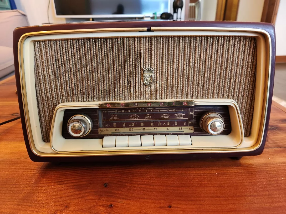 VINTAGE GRUNDIG RADIO TYPE 97 1950s. Full Orginal, working condition