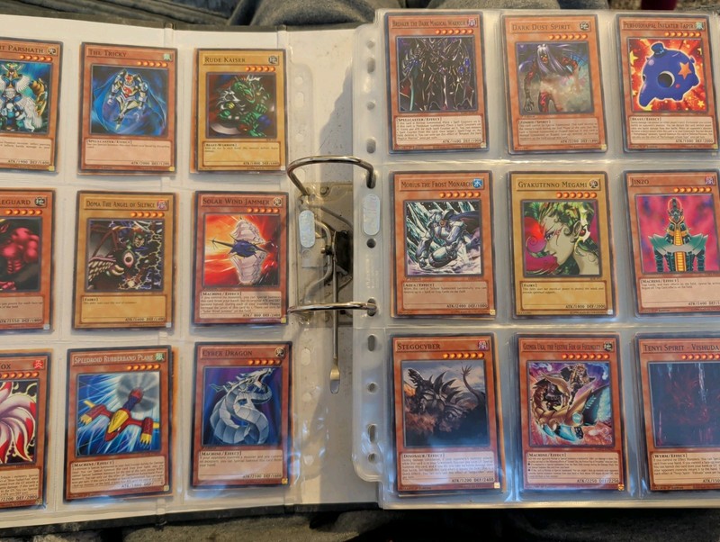 Yu-Gi-Oh! Collection Binder Approx 750 Cards Mixed Sets Mixed Rarities