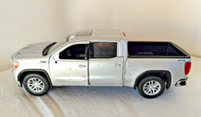 Motor Max 2019 GMC Sierra 1500 SLT Crew Cab Pickup Truck 1:24 Silver Model Car
