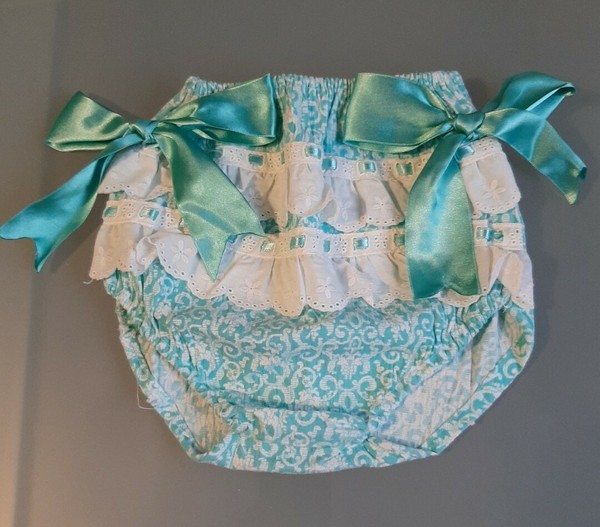 Cubre pañal bebé hecho a mano 12-18 meses