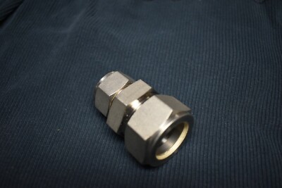 New SS-1610-6-12 Swagelok 1'' x 3/4'' Reducing Union Straight Compression Fitting