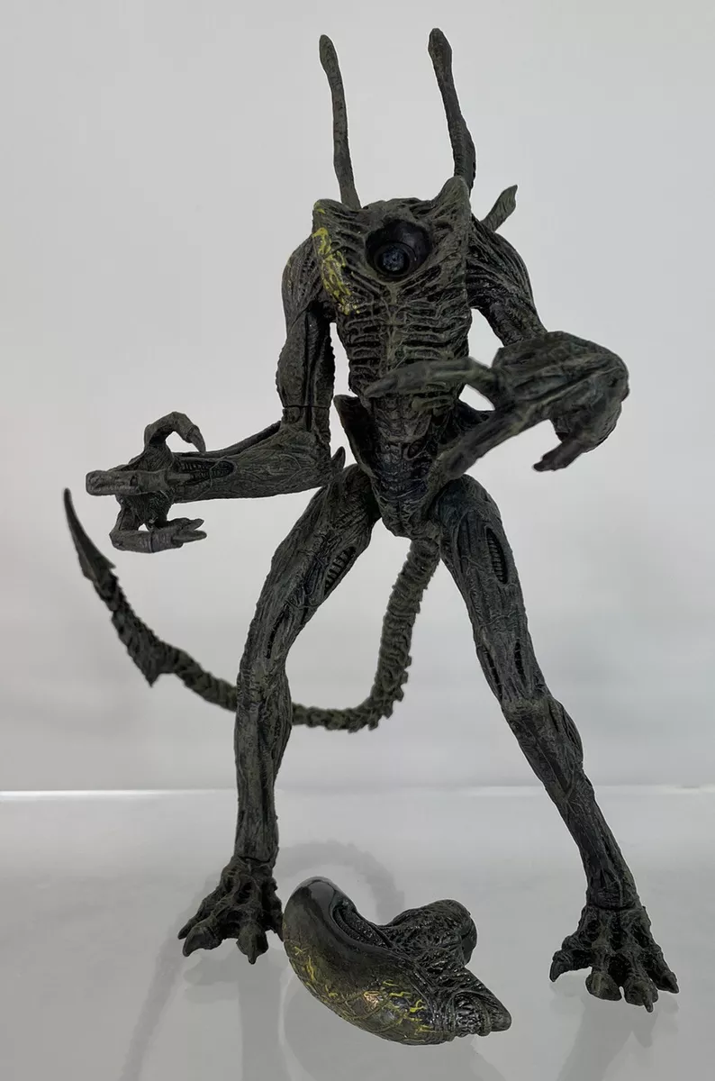 McFarlane AVP Alien Vs Predator Grid Alien Deluxe 8” Figure As-Is McFarlane AVP Alien Vs Predator Grid Alien Deluxe 8” Figure As-Is