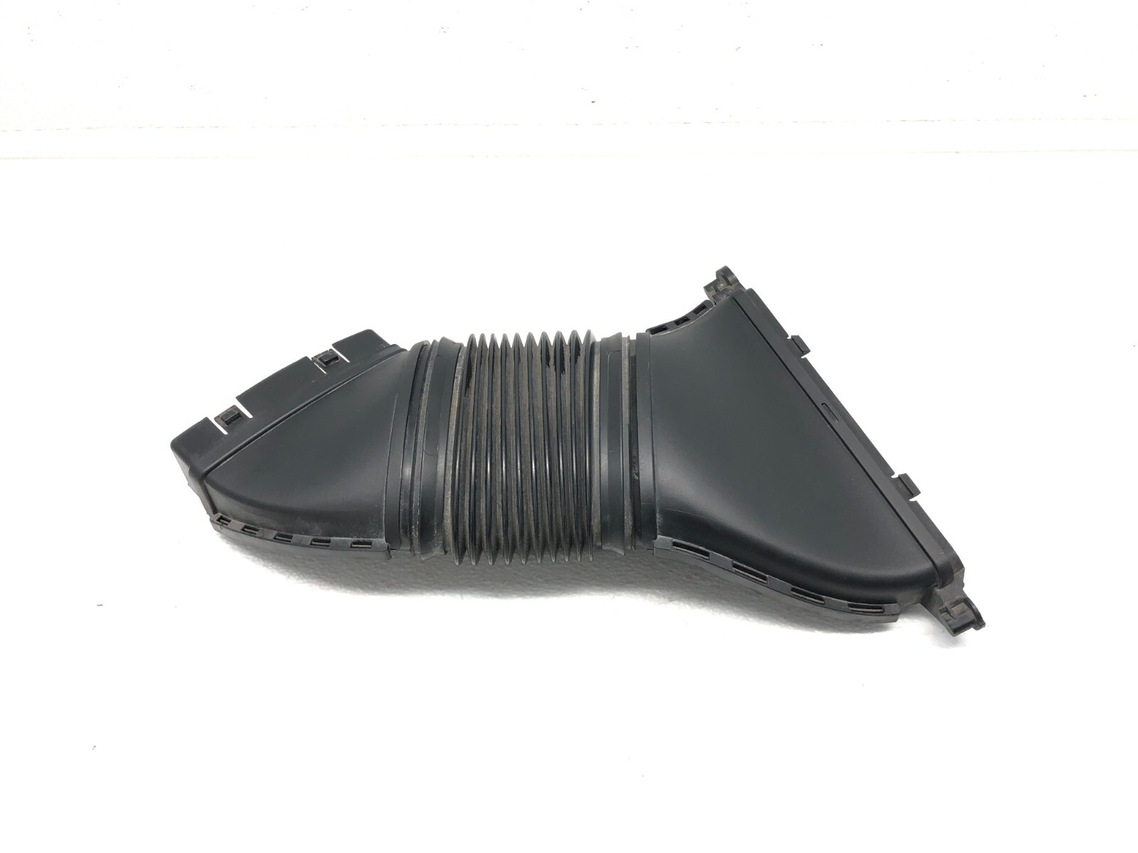 2017-2020 MASERATI LEVANTE LEFT DRIVER FRONT AIR CLEANER INTAKE HOSE TUBE OEM