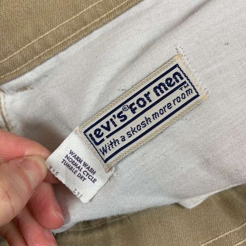 Pantalones Levi's caqui vintage de los años 70-80 para hombre 35x30 retro EE. UU. habitación Skosh - Imagen 8 de 9