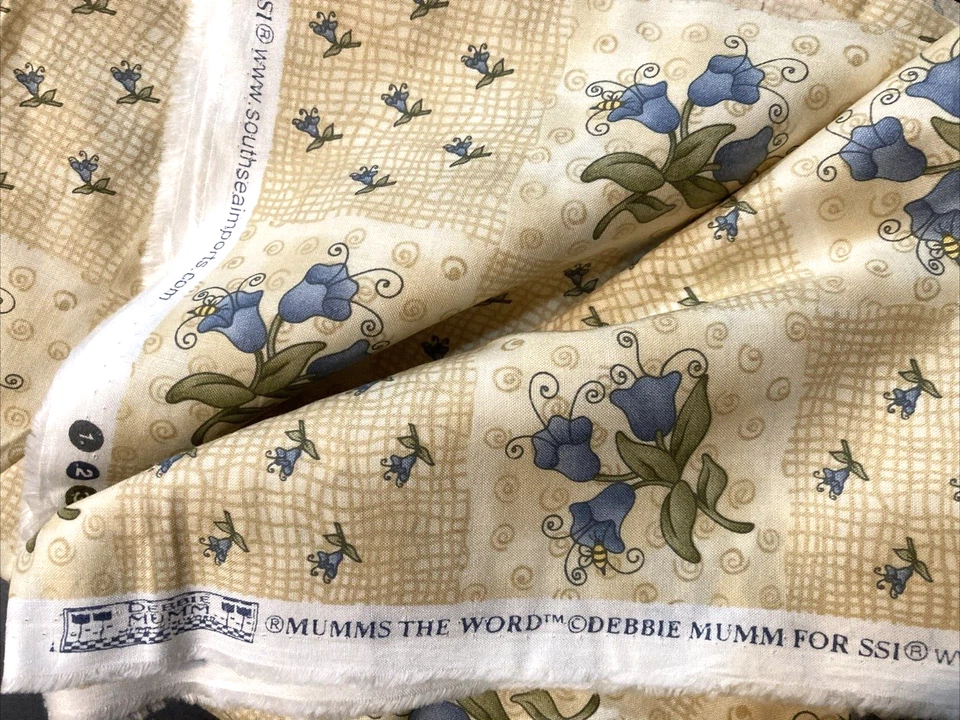 De Colección Debbie Mumm Tela Federal Azul Flores en Lt Bronceado Cuadrados 2Y x 44"W SSI Foto 3 de 3