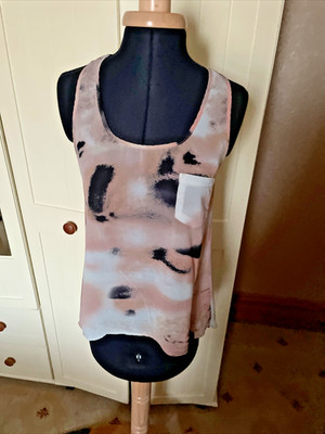 QED London Damen Top Gr. 8 Pfirsich Schwarz Abstrakt Chiffon Leicht Ärmellos