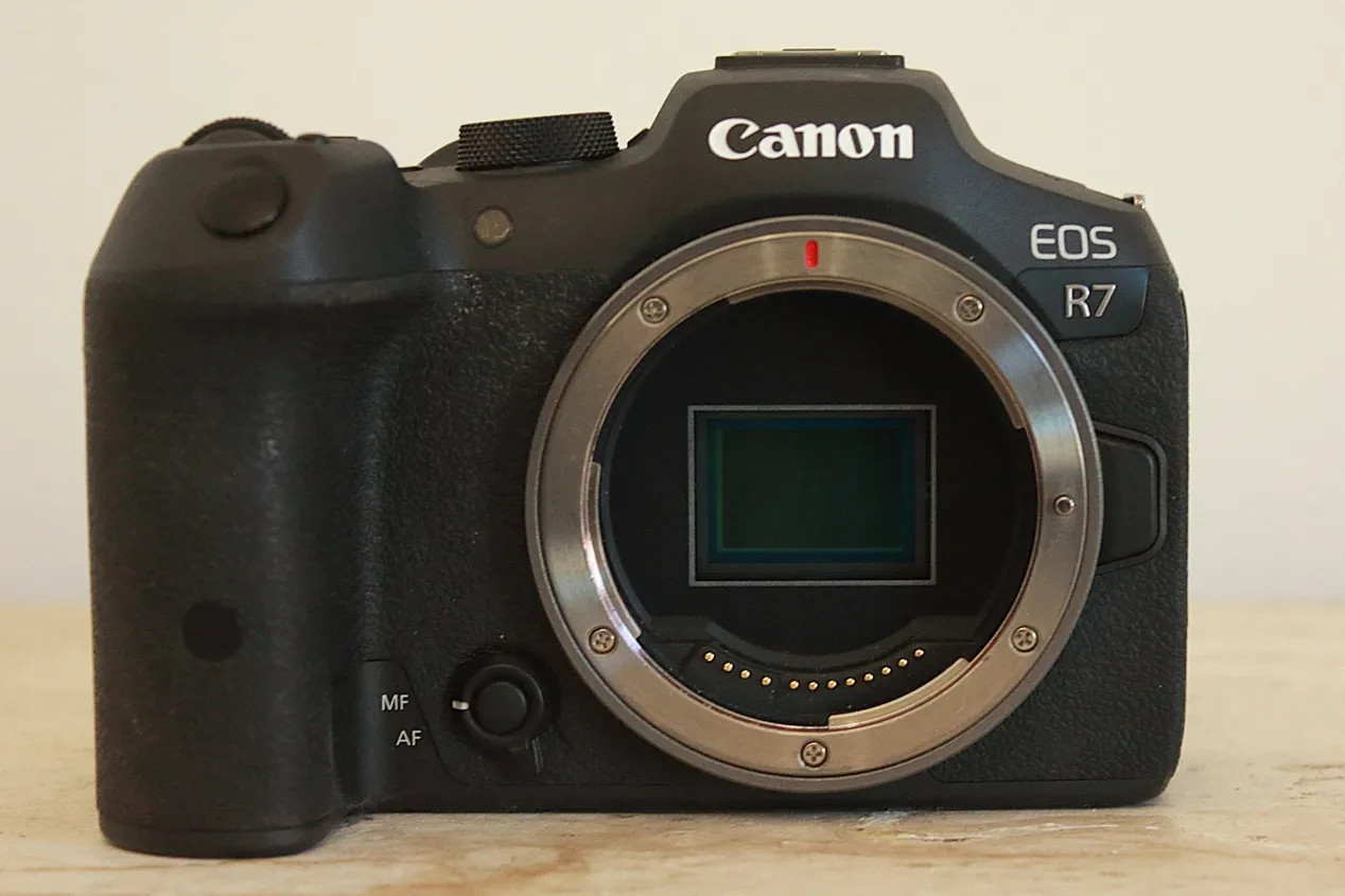 Canon EOS R7