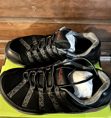 Kuru Mens Chicane Low Hiking Sneakers US 11.5 Wide EU 45 Black Red GUC New w Box Kuru Chicane Jet Black Cardinal Red Low Hiking  main image 4