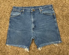 Vintage Wrangler frayed hem Denim Shorty Shorts Size 34 - 7โ Inseam Made In USA