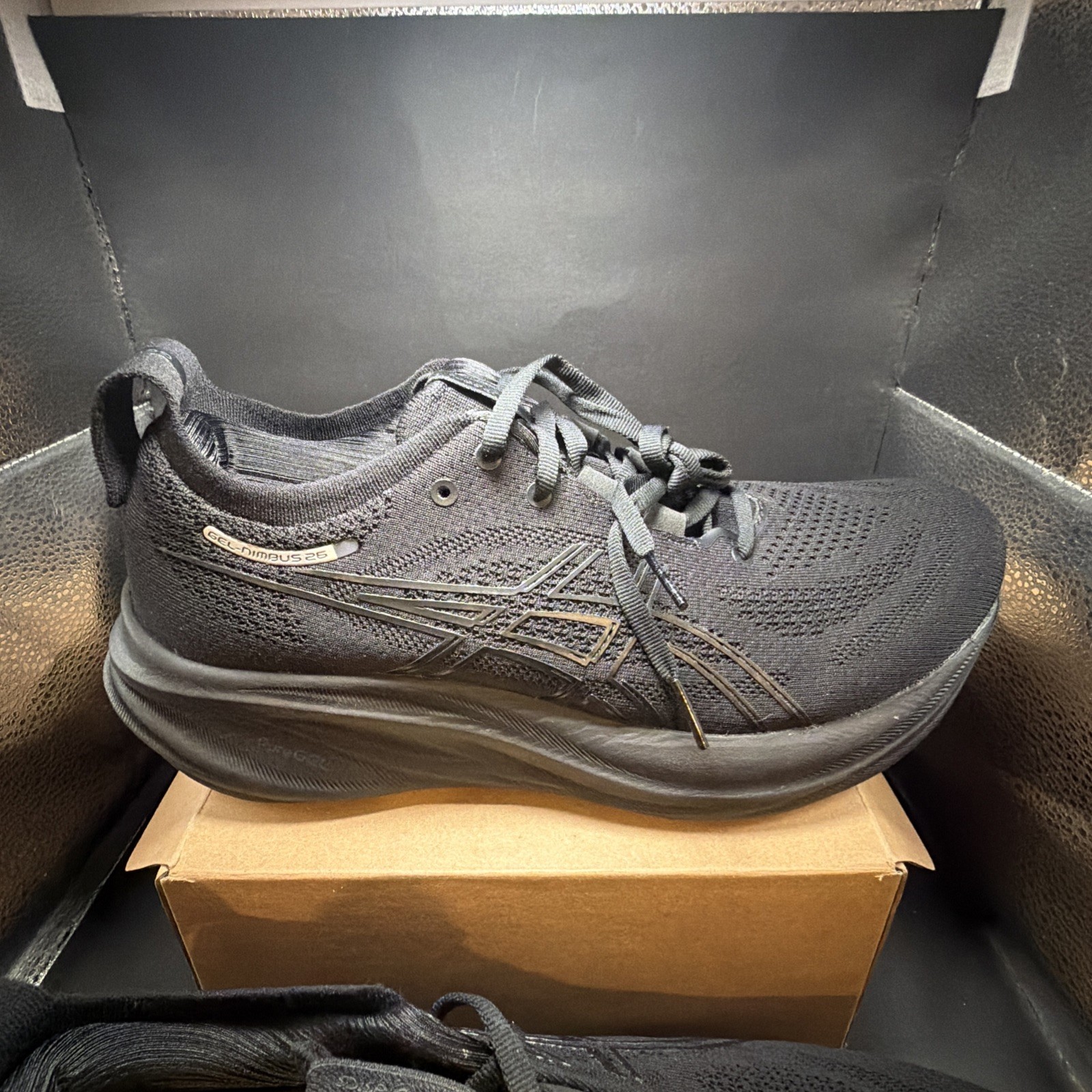 Asics Sneakers Mens 9 Gel Nimbus 26 1011B794 Black Running Athletic Gym Shoes thumbnail 3