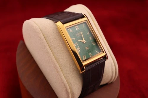 ⌚✨ Vintage Seiko Slim Quartz Gentlemen's Green Dial ,Dark Brown Dress Watch