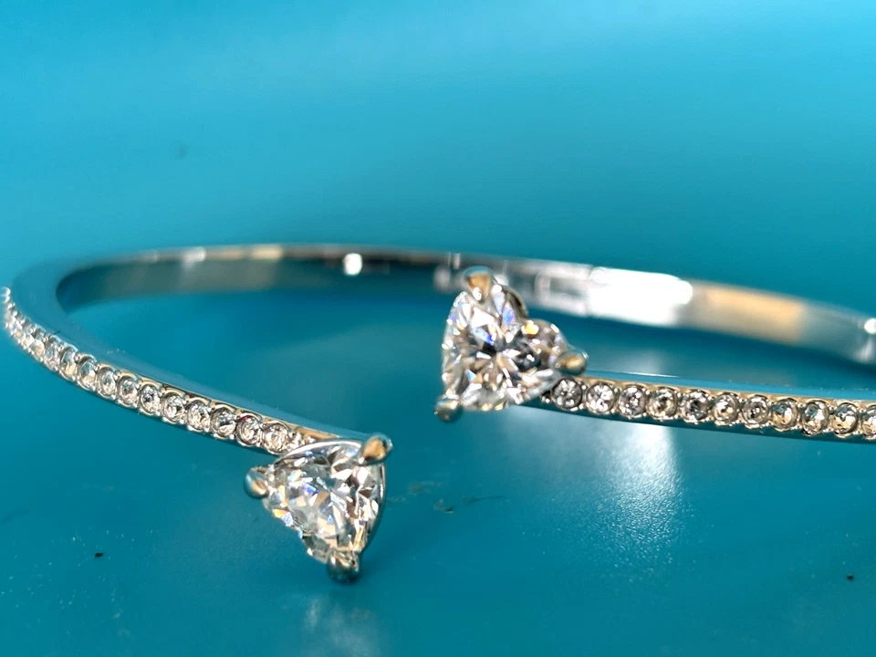 Brazalete abierto Swarovski Attract Soul corazón bisagras chapado en rodio Foto 2 de 4