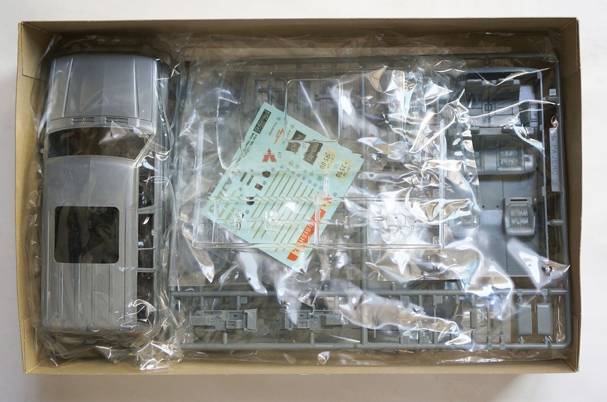 FUJIMI 1/24 Mitsubishi Pajero/Montero Midroof Wide Super