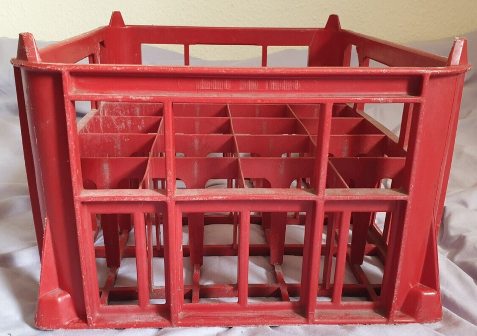 VINTAGE PLASTIC MILK BOTTLE CRATE FARMS DAIRY WORCESTER