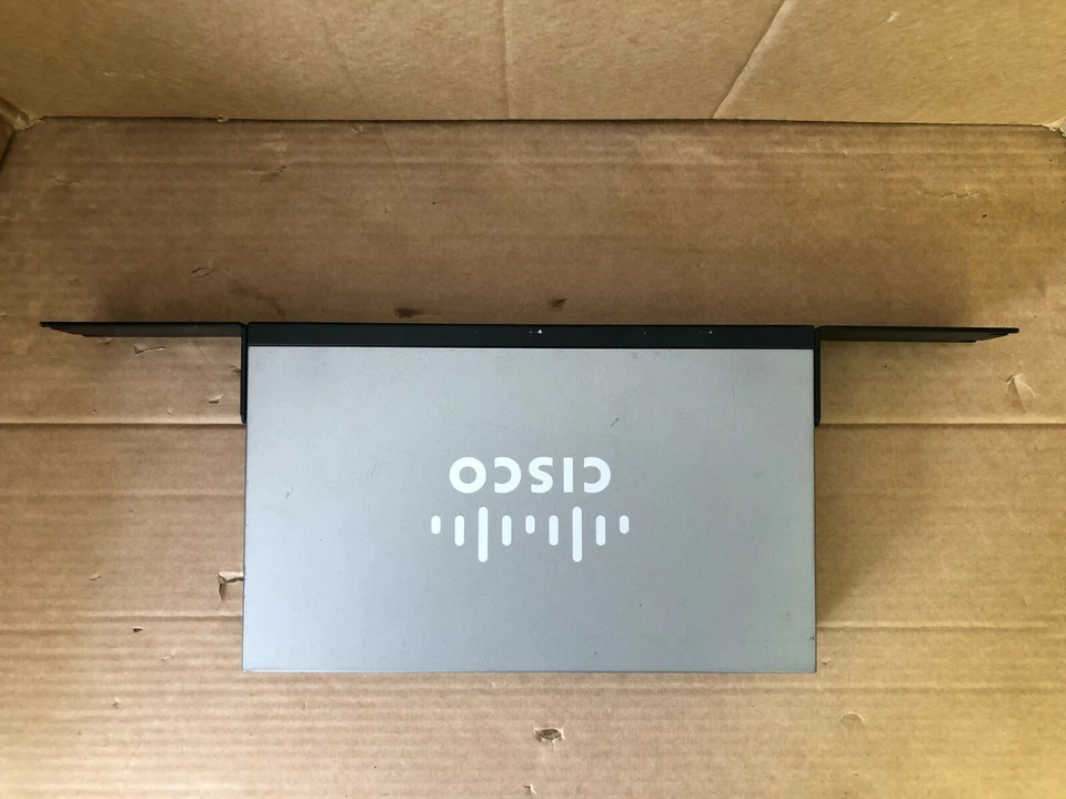 Cisco SF100-16 v2 with Brackets 16-Port 10/100 Switch Cisco SF100-16 (Inc VAT) - Image 4 of 4