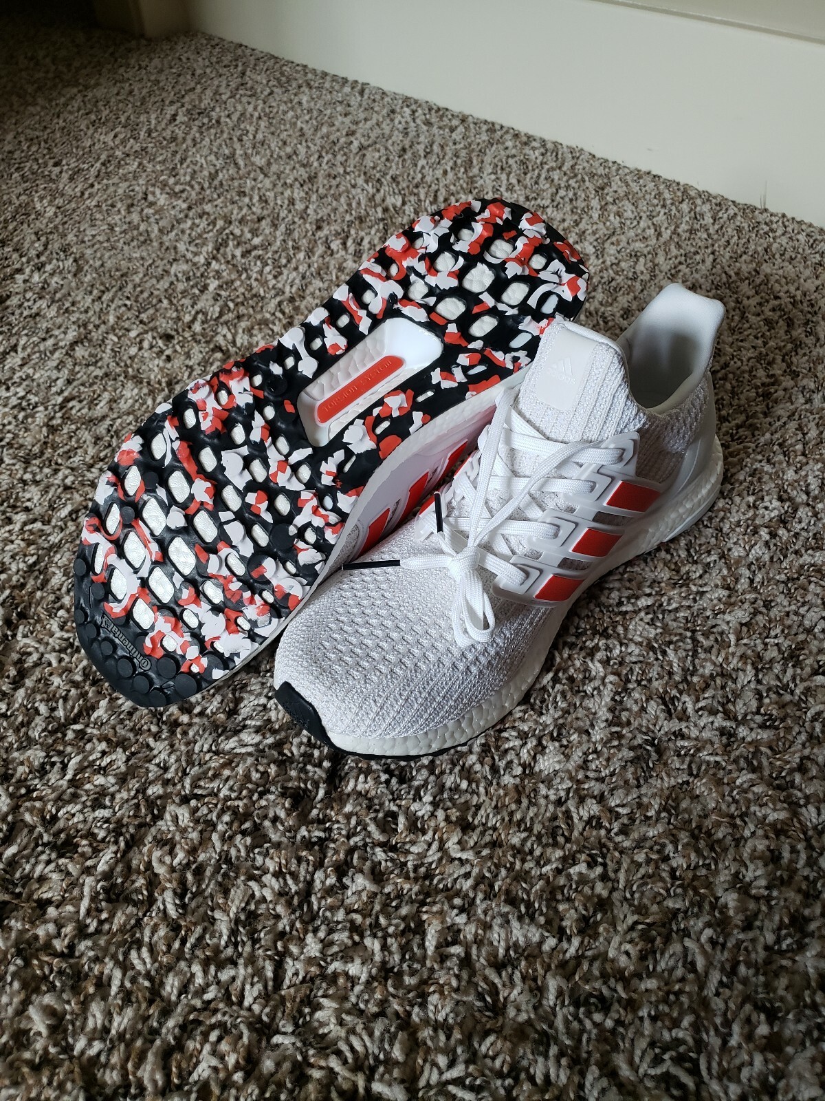 ultra boost 4.0 cloud white active red