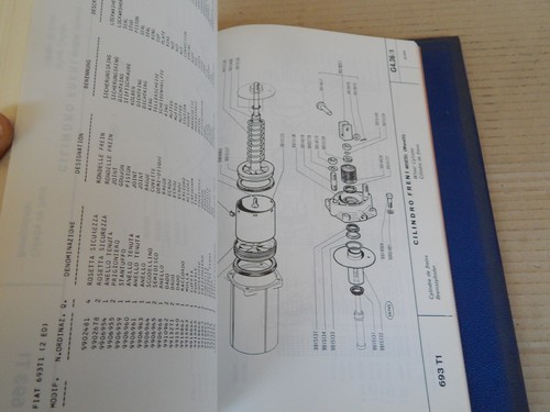 CATALOGO PARTI DI RICAMBIO ORIGINALE CAMION FIAT 693 T1 1970 - Foto 3 di 7