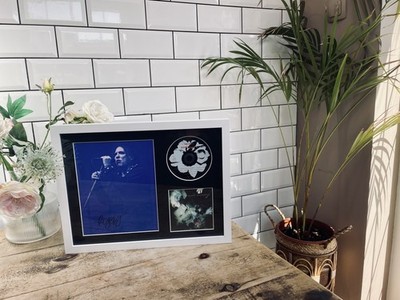 Robert Smith / The Cure / Desintegration / handsigniertes Foto / Autogramm / gerahmt / COA 