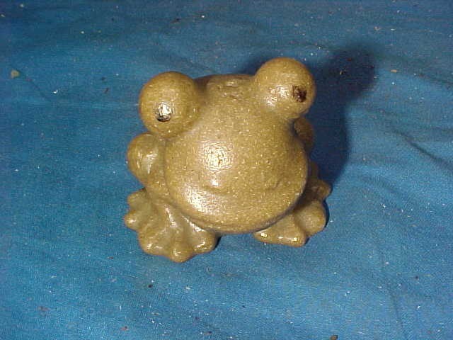 1950s Little BROWN POTTERY FROG Figure 3"
